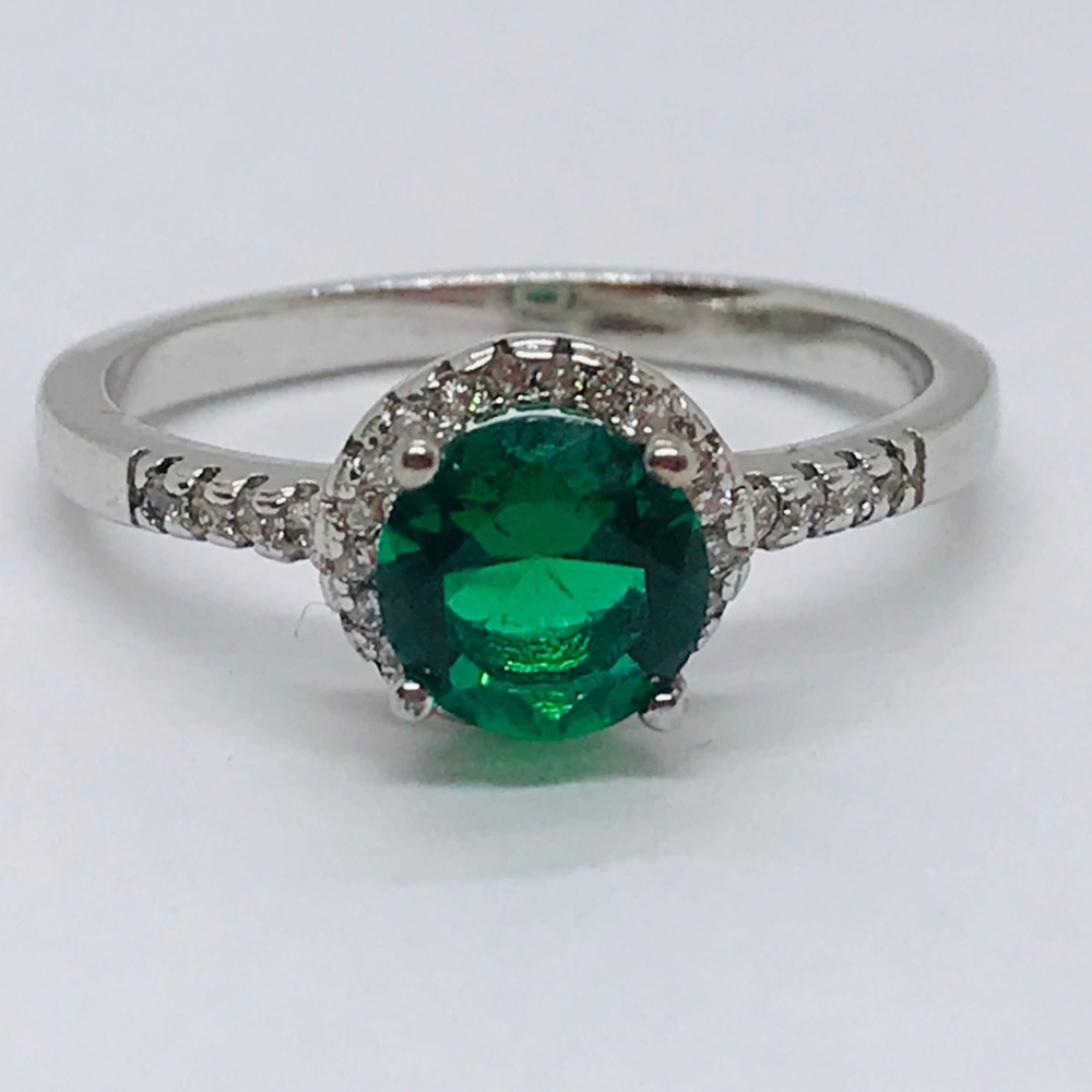 beautiful green gem ring with white 925